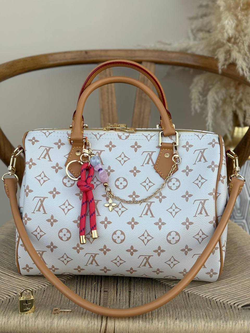 LV
30cm
400 dhs✅
Top quality
With box🎁
Zain167
♥️♥️♥️