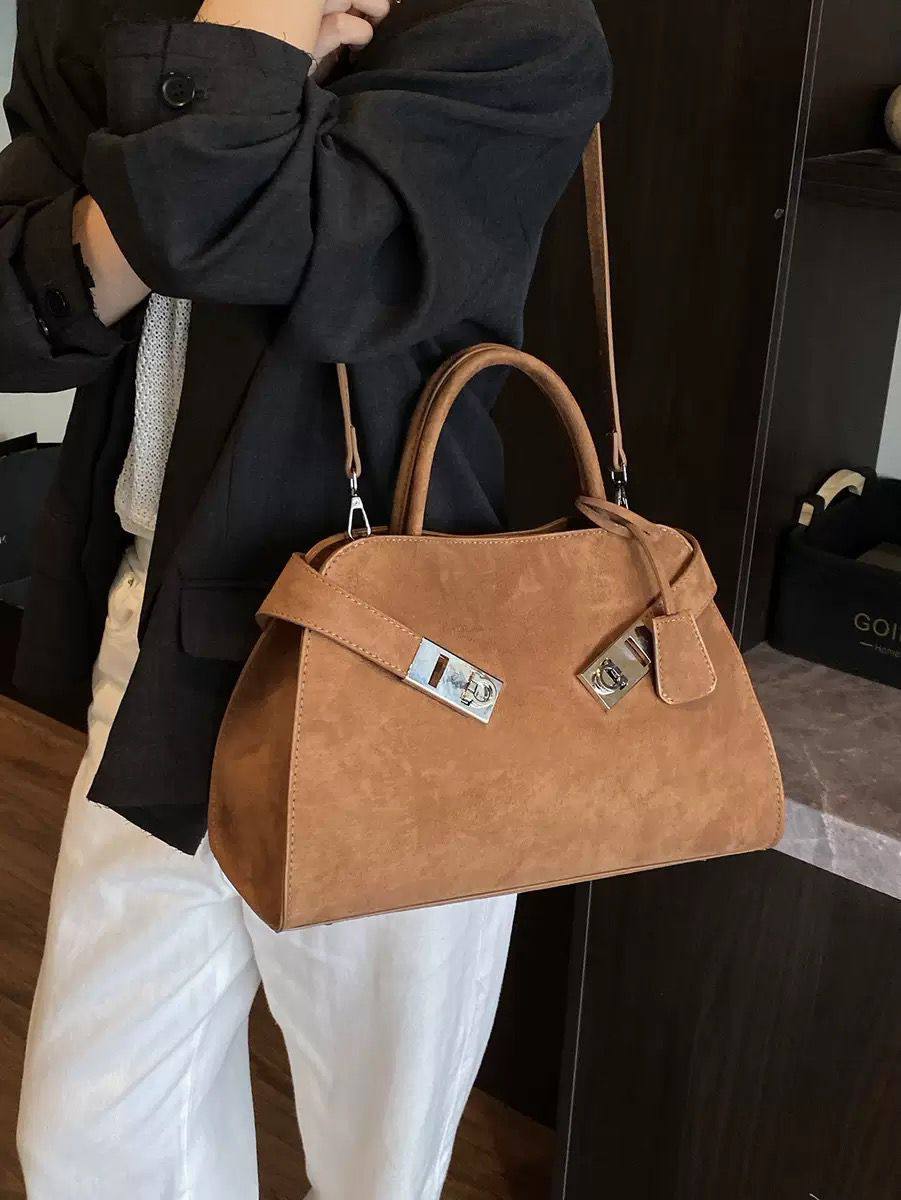 FERRAGAMO
COPY ONE
270 dhs🪙
Zain39
♥️♥️♥️