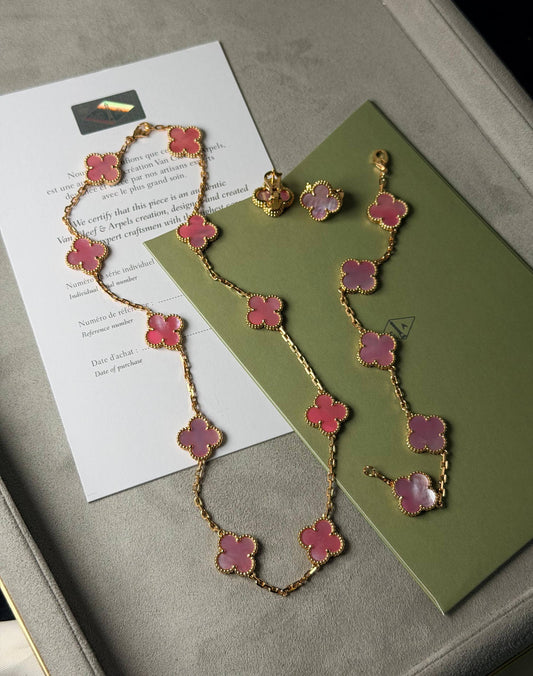 *Van Cleef & Arpels* 💚
* Full Set Pink with ChmpionGold (Alhambra)⬆️
* Necklace 10 Motifs , Earings 1 Motif & Bracelet 5 Motifs
* ↗️ *Super Master Quality ®️*
For Price 👇 WTSP Text Zain 0568585901
Zain106
♥️♥️♥️