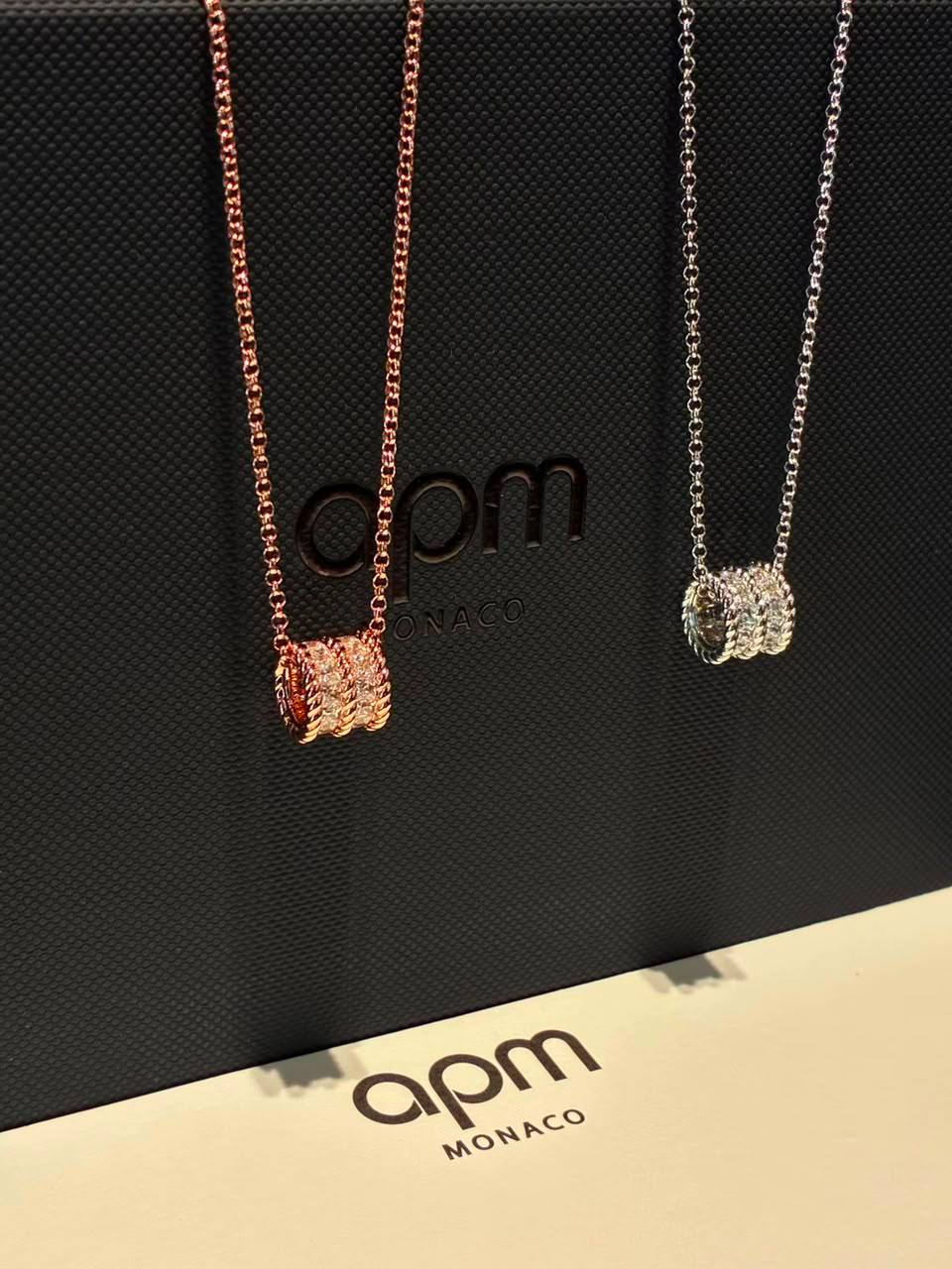 APM Ser 🎊
Necklace
Earrings
Ring 💍
*Master Quality*
*180* AED normal box 📦
*210* AED master box 🗃️
Zain48
♥️♥️♥️
