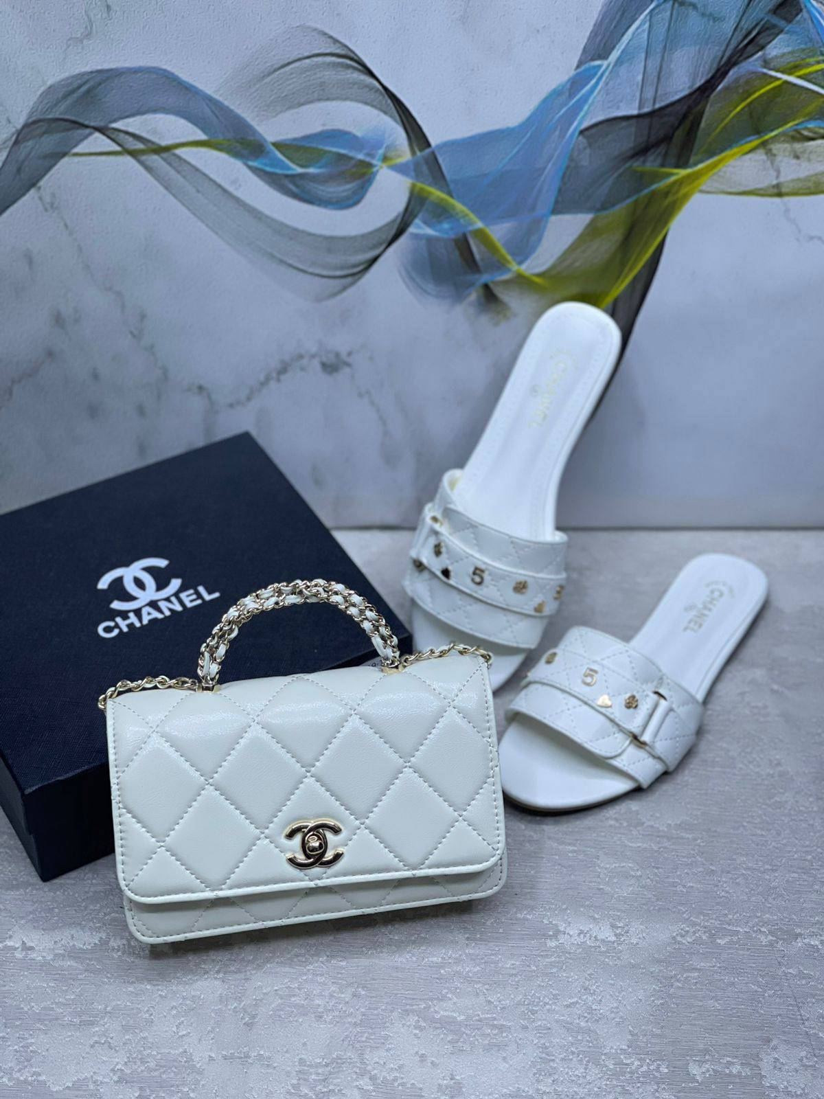 Chanel
Bag&shoes. Set.
170 dhs❣️
Zain175
♥️♥️♥️