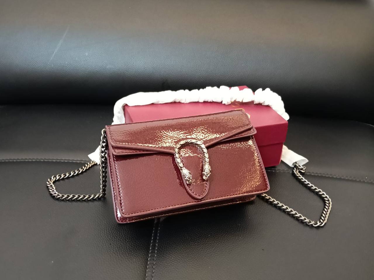 Gucci
90 dhs🇦🇪🇦🇪
with box
size 19cm
Zain26
♥️♥️♥️