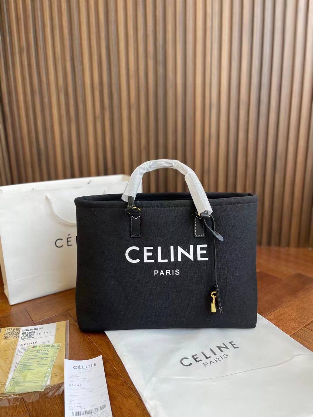 CELINE Tote Bag
Master quality
45*32*16cm
220 dhs✅
Zain95
♥️♥️♥️