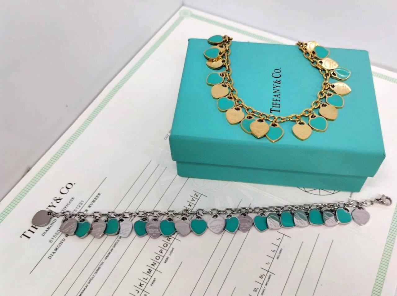 Tiffany ❤️🔥*
Bracelet 🦋
good quality 💯
Non tarnish 💯
With normal boxes 🗃️
And paper bag 🛍️
45 dhs❣️
With master box 🗃️
85 dhs❣️
Zain216
♥️♥️♥️