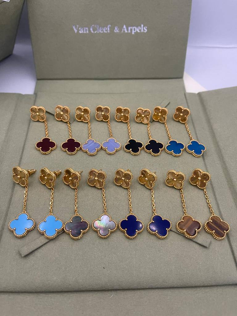 VCA Earring
65 DHS🪙🌨️
With Box And Paper Bag
🎁🎁🎁
Zain89
♥️♥️♥️
