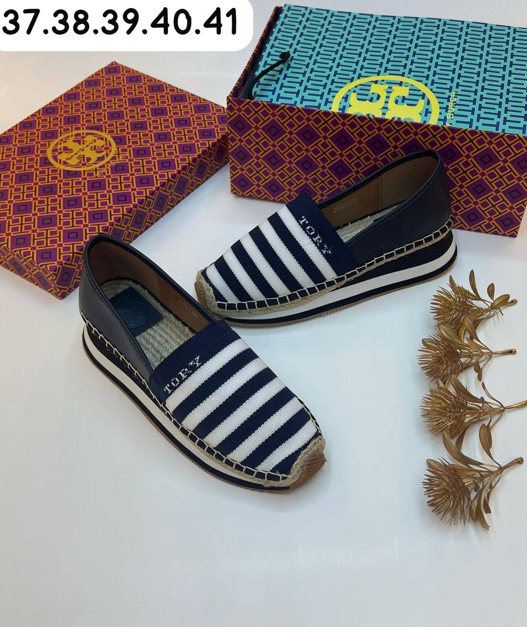 Tory shoes
Size .Write in photos
85 dhs✅
Zain80
♥️♥️♥️