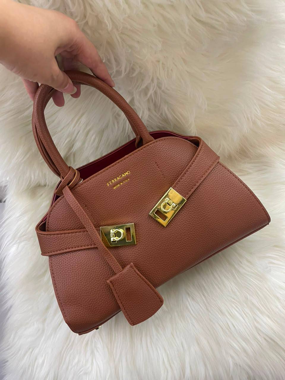Ferragamo
⚡28cm
110 dhs💓
Zain118
♥️♥️♥️