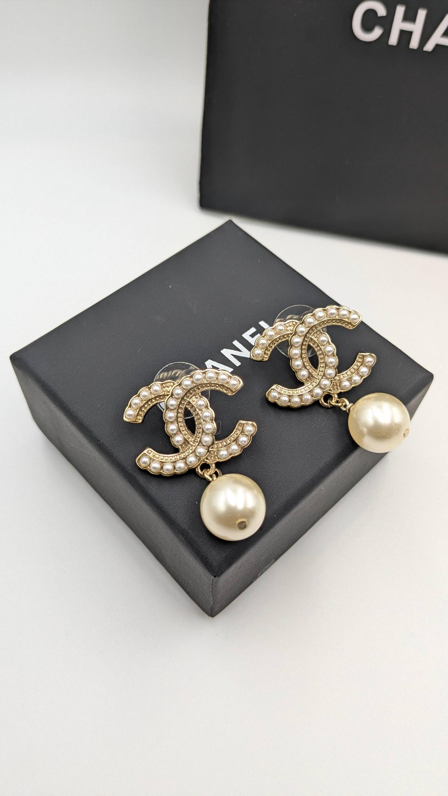 Chanel
*Master Quality*
*Earrings*
95 dhs❣️ with Normal Box 🎁
110 dhs❣️ with Master Box 🎁
Zain210
♥️♥️♥️