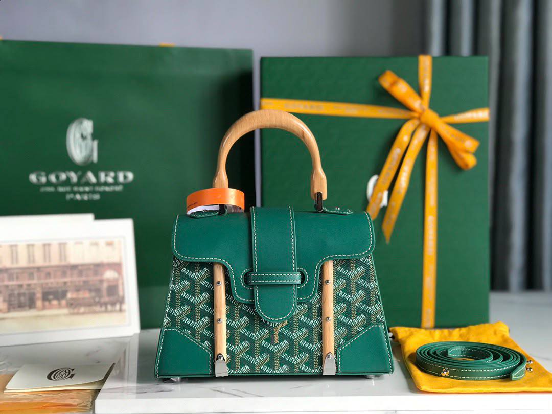 Goyard
Material: Goyardine canvas and leather
Design: Structured handbag with a top handle
Closure: Leather strap and clasp Style: Luxury, classic handbag
For Price 👇 WhatsApp✅
0568585901
0507557372
0552275751 Owner Zain 👌
Zain325
♥️♥️♥️