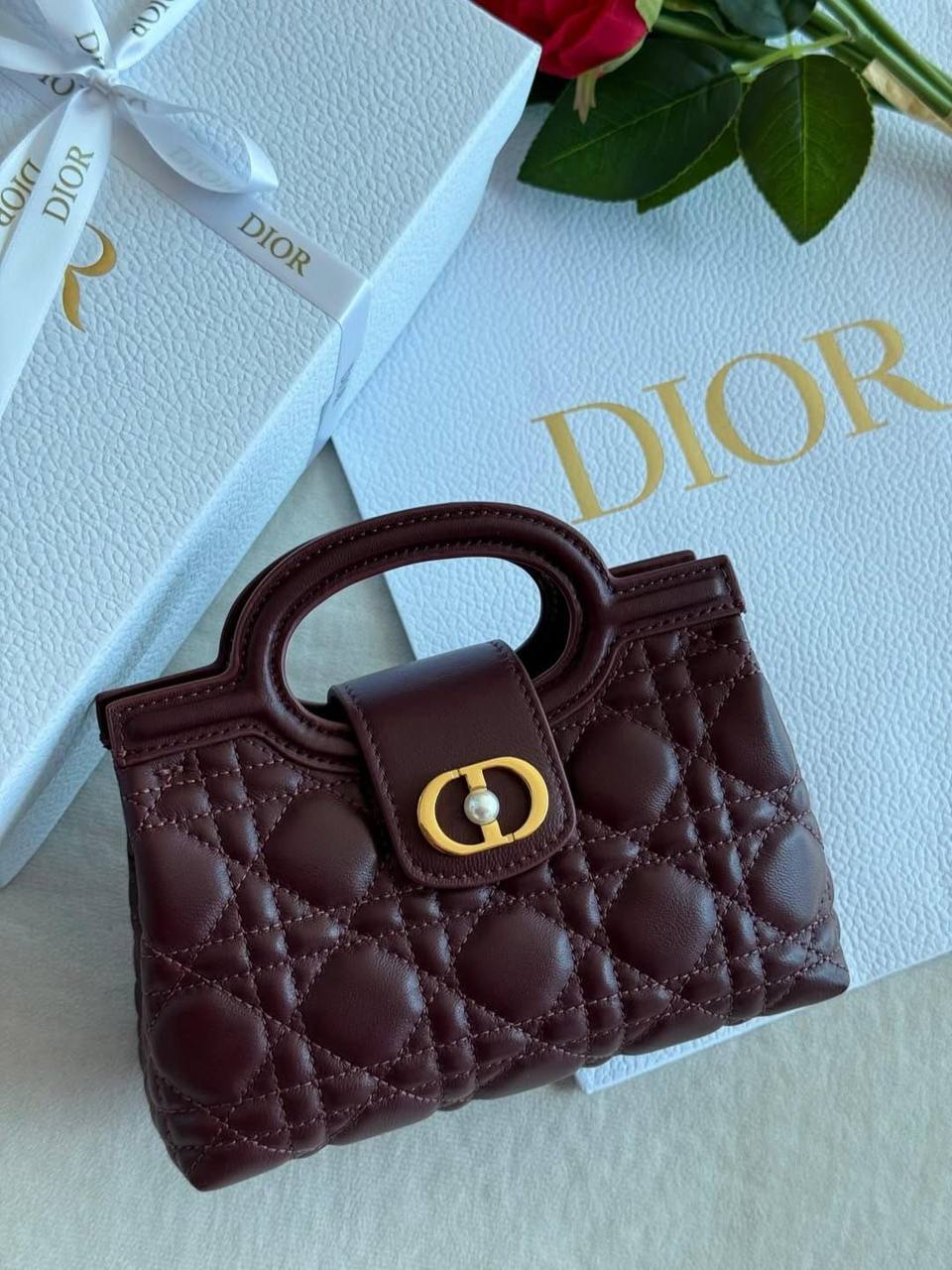 Dior
High Quality
Full leather
300 dhs🪙🌨️
Zain131
♥️♥️♥️