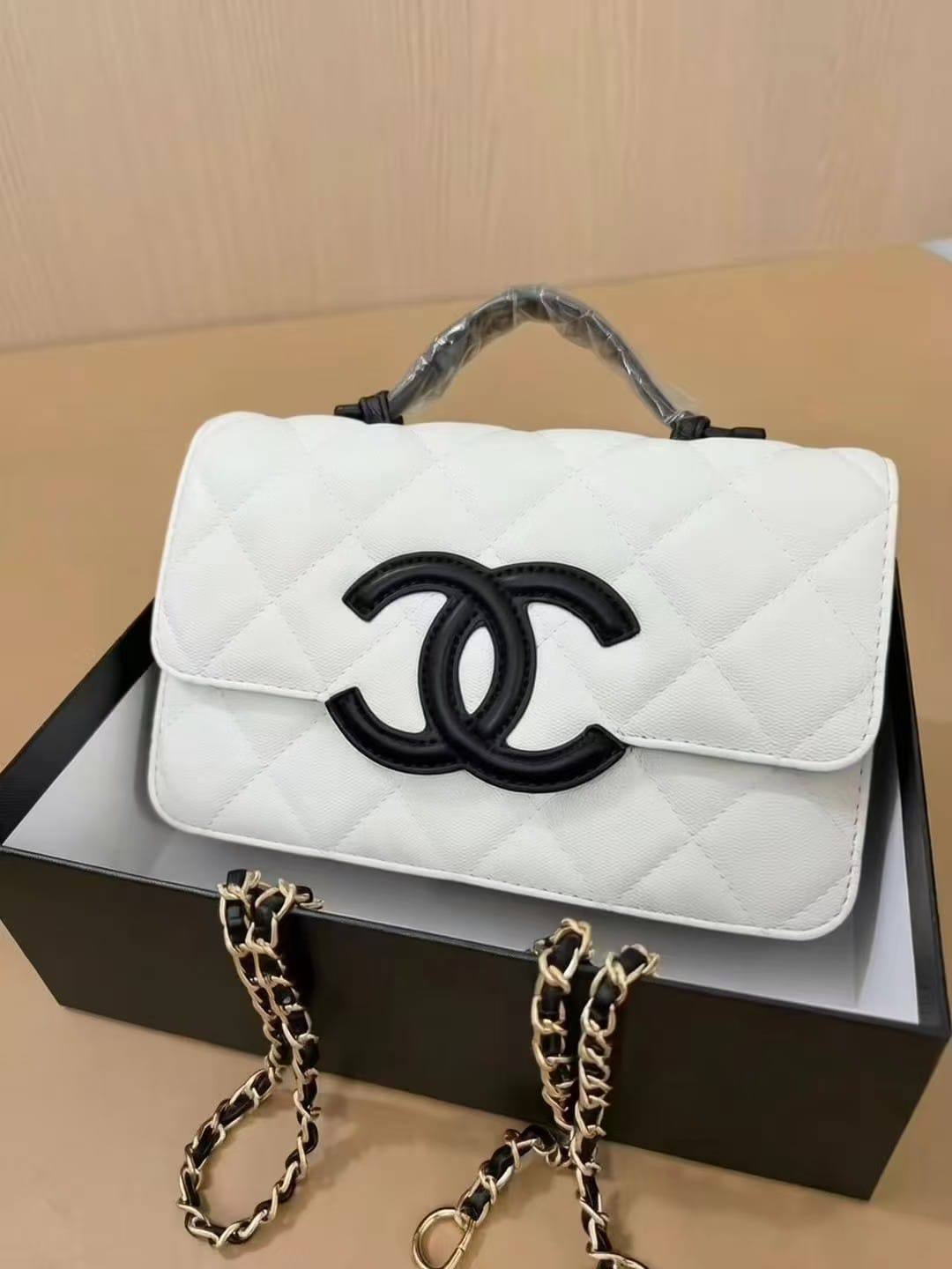 Chanel
SIZE 24cm
110 dhs🇦🇪🇦🇪
Zain200
♥️♥️♥️