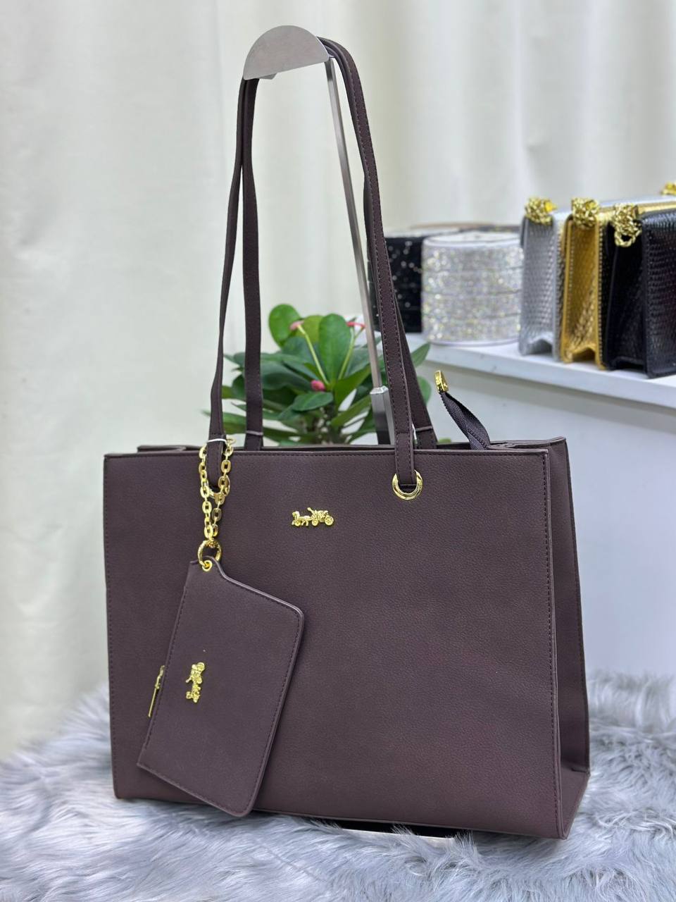 COACH
SIZE ……… 37CM 🥰
90 dhs🪙🌨️
Zain244
♥️♥️♥️