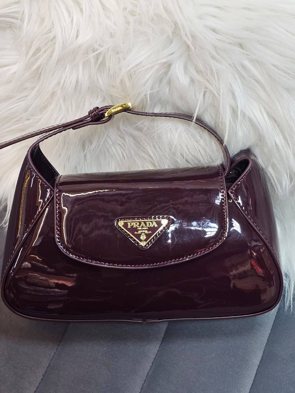 Prada
85 dhs✅
With box
Zain219
♥️♥️♥️