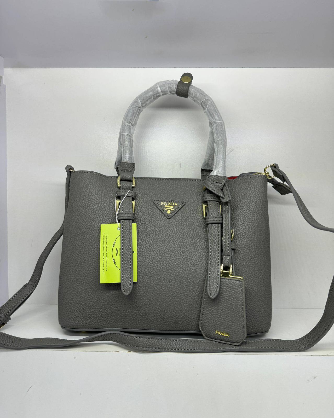 Prada
High quality
100 dhs✅
Zain50
♥️♥️♥️