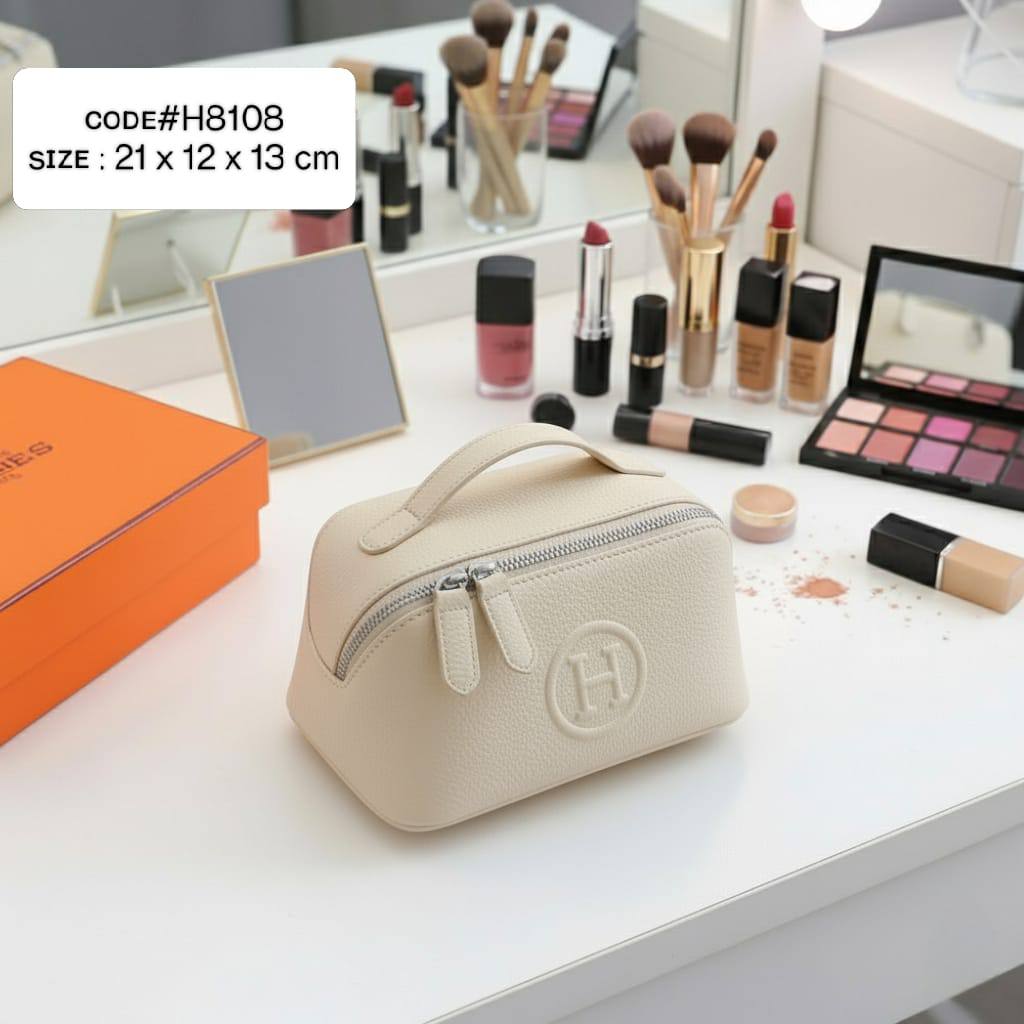 HERMES ᴍᴀᴋᴇ ᴜᴘ ʙᴀɢ
ᴍᴀᴛᴛᴇ ʟᴇᴀᴛʜᴇʀ ᴍᴀᴛᴇʀɪᴀʟ
ᴡɪᴛʜ ʟᴏɴɢ ʙᴇʟᴛ sᴛʀᴀᴘ
sɪʟᴠᴇʀ ʜᴀʀᴅᴡᴀʀᴇ
sɪᴢᴇ: 21 cm
ᴡɪᴛʜ BOX
75 dhs✅
Zain31
❣️❣️❣️