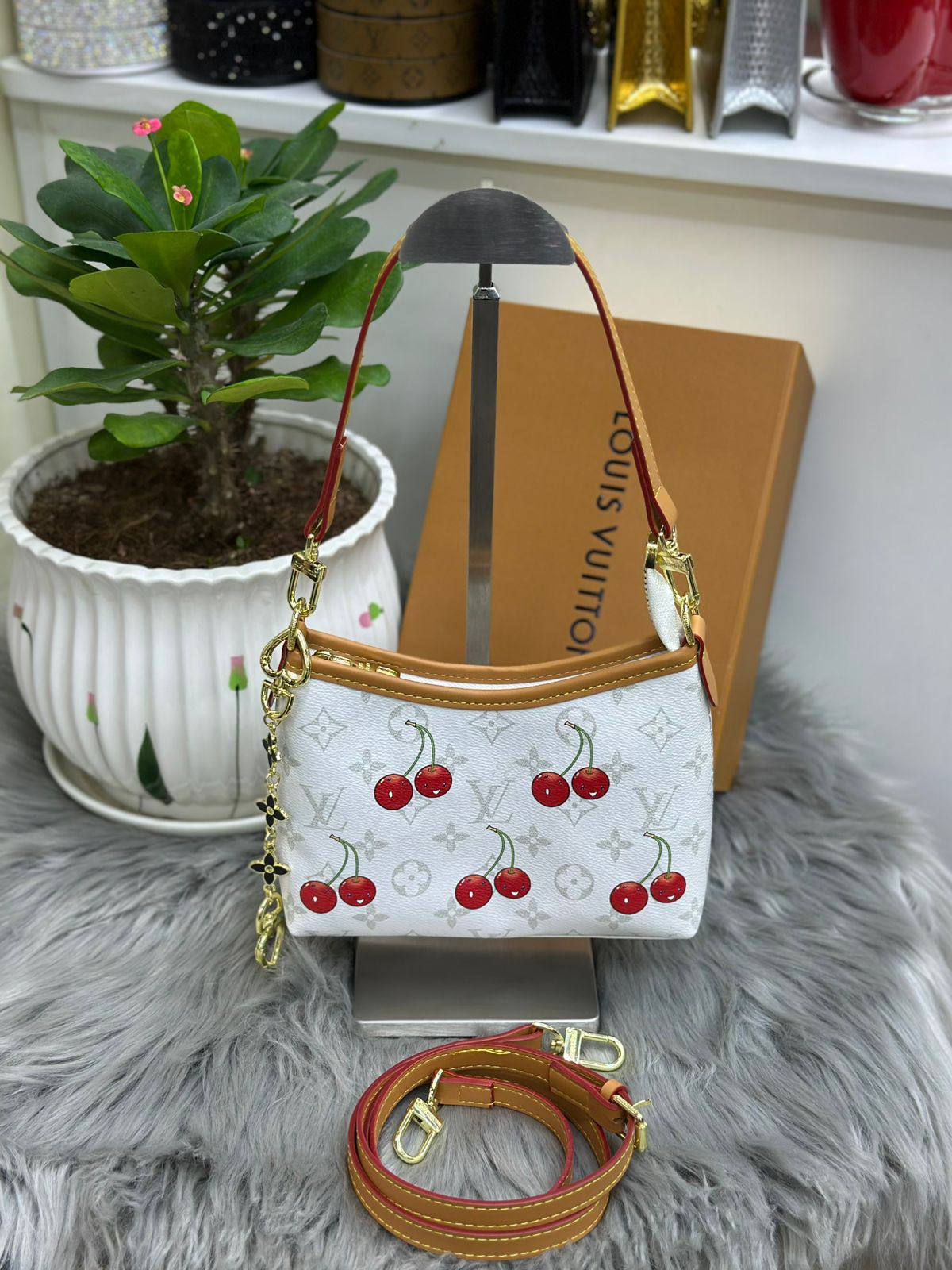 LV
SIZE ……… 20CM🥰
90 dhs🪙🌨️
with BOX
🎁🎁🎁
Zain244
♥️♥️♥️