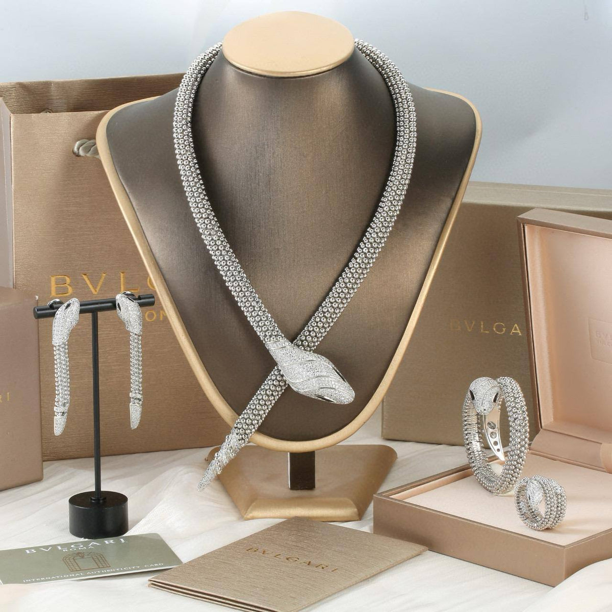 BVLGARI✨💫
MASTER SET
NECKLACE
BRACELET 💎
EARRINGS
RING💍
WITH GOOD BOX AND PAPER BAG 🎁🛍️
700 dhs🇦🇪🇦🇪
WITH ORIGINAL BOX AND PAPER 🎁🛍️
800 dhs🇦🇪🇦🇪
Zain89
♥️♥️♥️