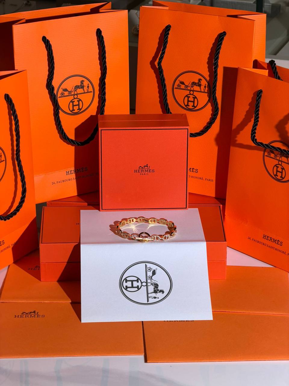 HERMES BRACELET*
110 dhs🇦🇪
*Master Quality*✨✅
*GOLD*
*SILVER*
WITH SAME BOX AND PAPER 🎁
140 DHS🇦🇪
Zain89
♥️♥️♥️