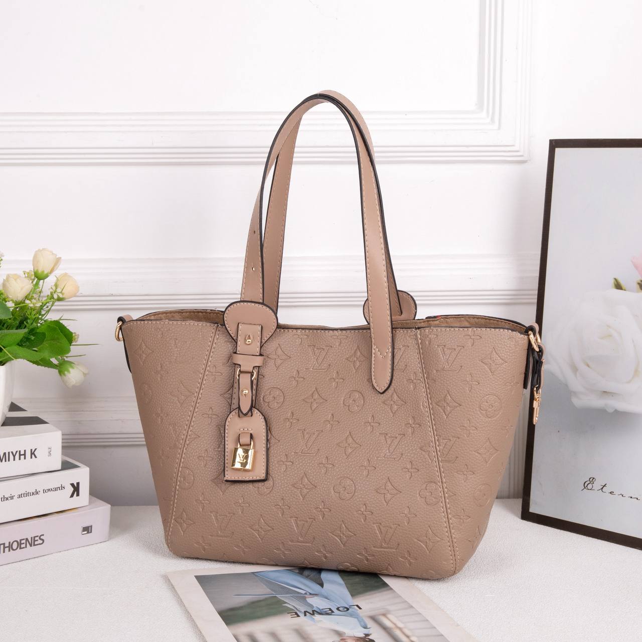 LV
Best quality
with box
120 dhs🇦🇪🇦🇪
size 40CM
Zain290
♥️♥️♥️