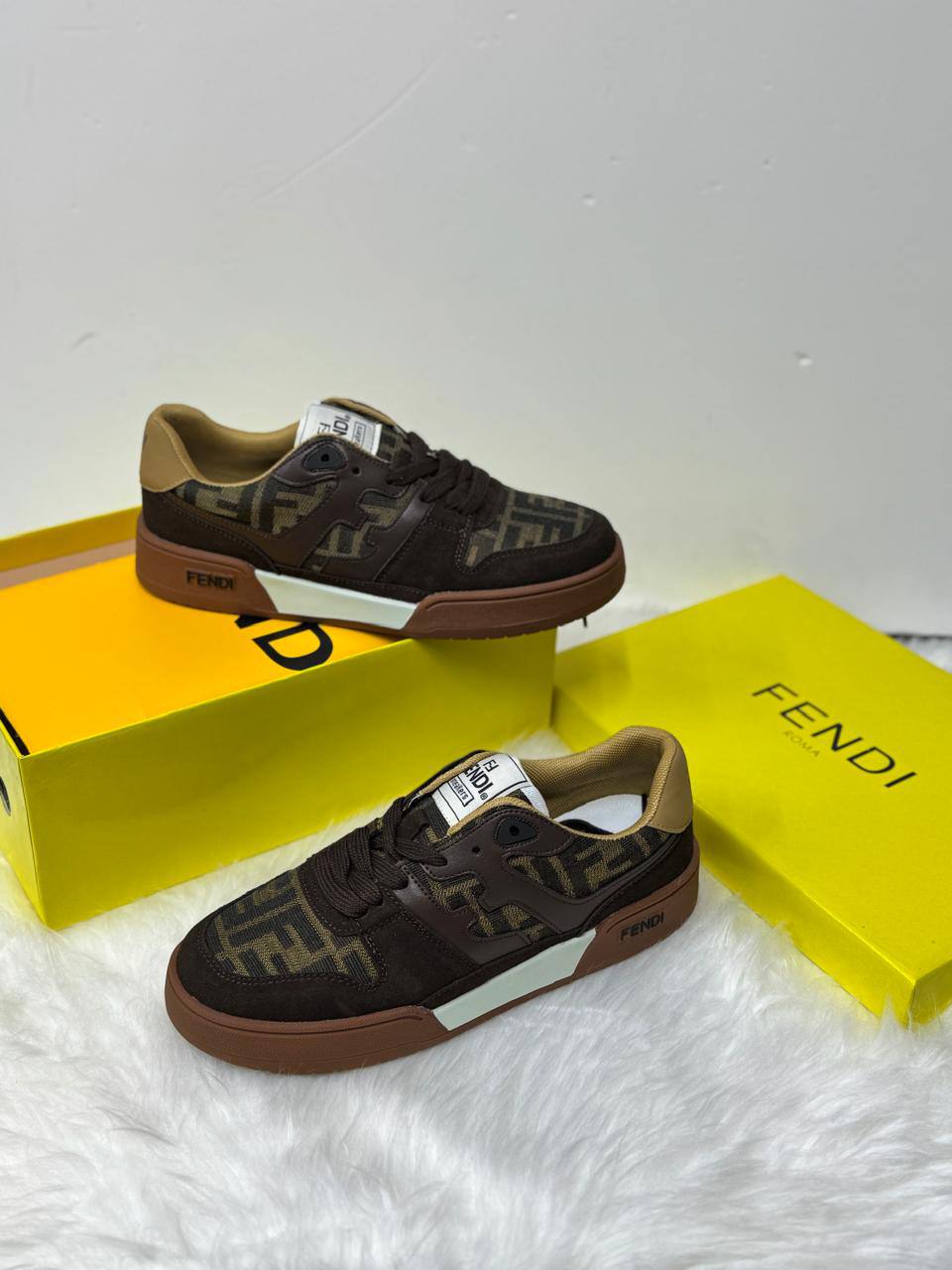 Fendi🔥
New arrived
Shoes
Size 36 to 41
135 dhs🪙🌨️
Zain21
♥️♥️♥️