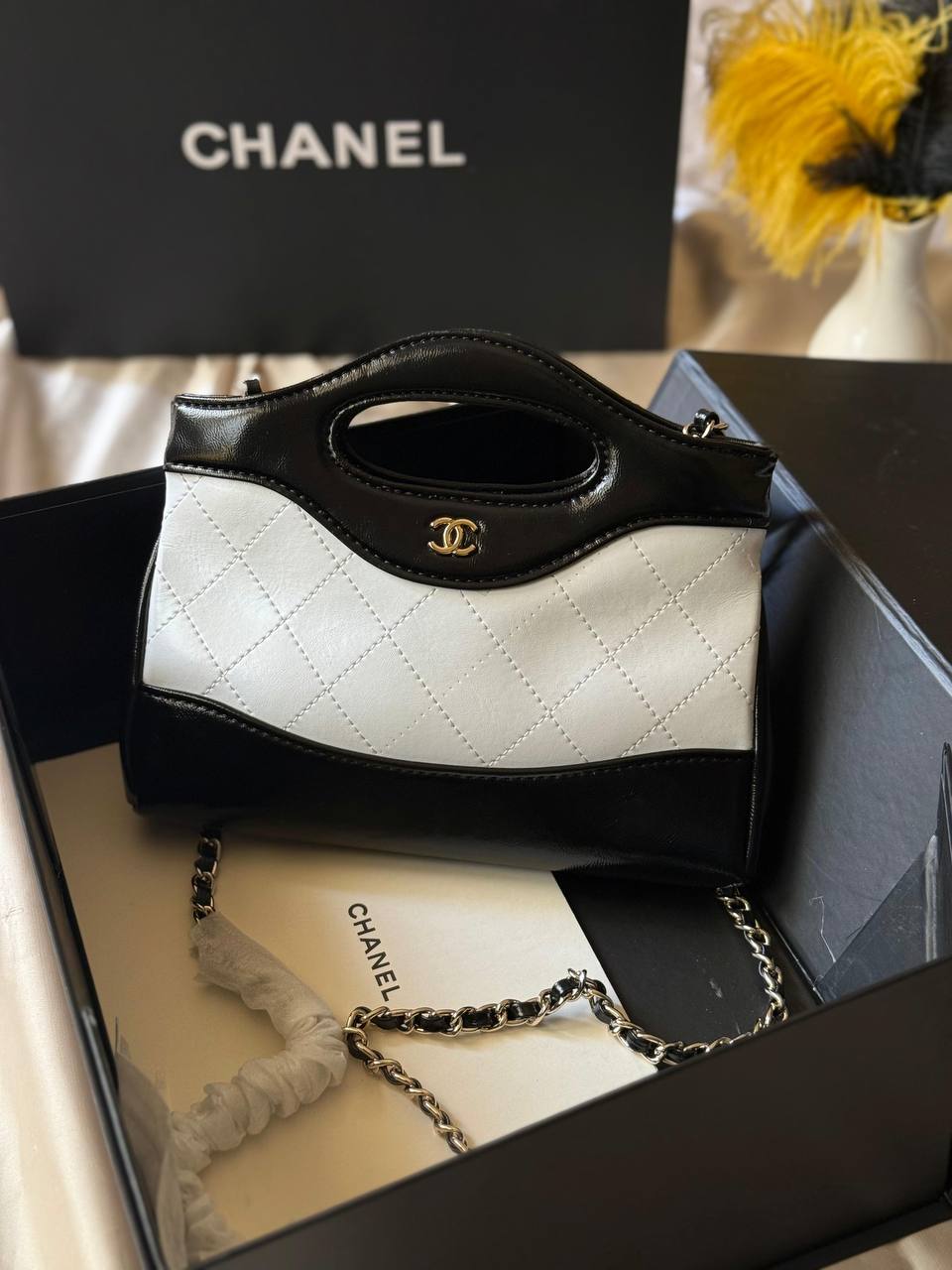 CHANEL
20cm
330 dhs❤️
Top quality
With box🎁
Zain167
♥️♥️♥️
