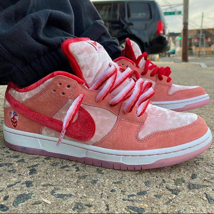Nike SB Dunk Low Pro "Strangelove"❤️
Size 36-45 AVAILABLE 🤩
220 dhs🪙💕
Zain242
♥️♥️♥️