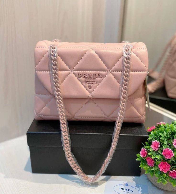 Prada
90 dhs🇦🇪🇦🇪
With box
Zain219
♥️♥️♥️