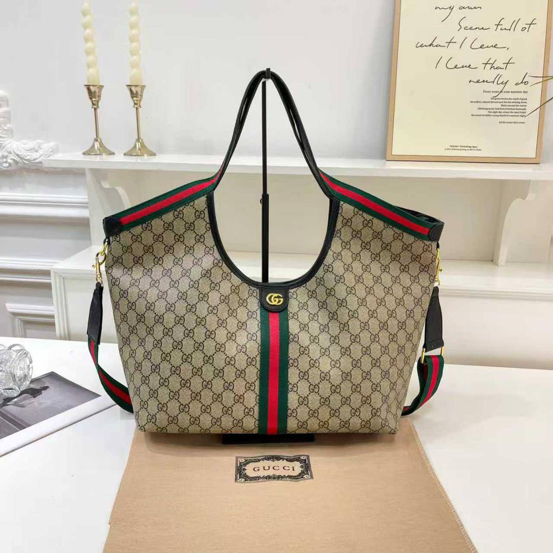 Gucci
110 dhs🪙💕
size 50×30×14cm
Zain44
♥️♥️♥️