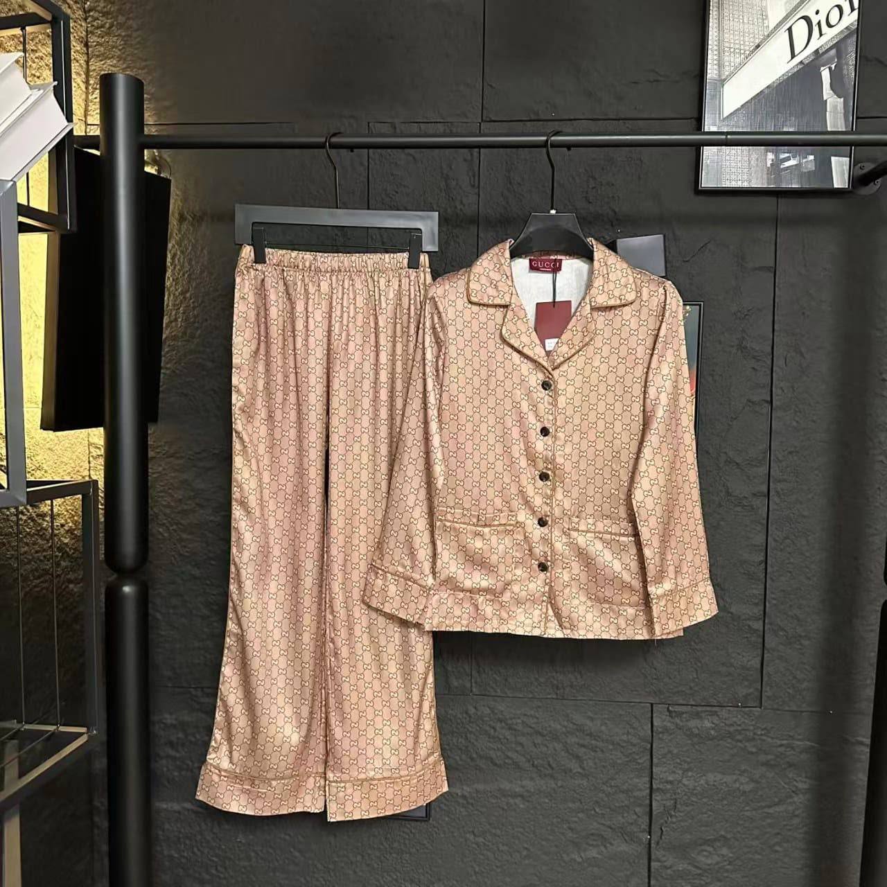 *New collections*
GUCCI
*Super Master quality*
*Sizes: S M L*
410 dhs✅
Zain308
♥️♥️♥️