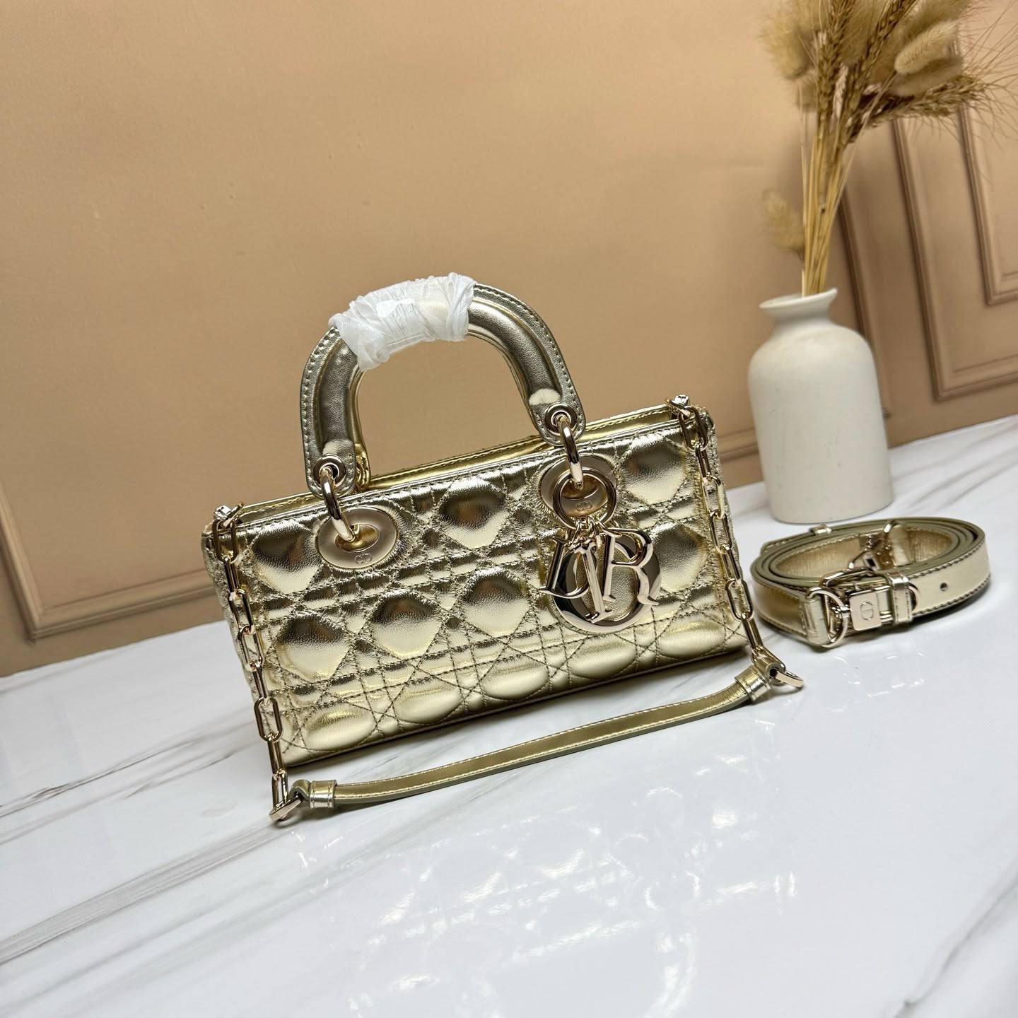 Dior🙋🏻♀️💕
Master🌺🌺
22cm🫶🏼🫶🏼
320 dhs✅
Zain297
♥️♥️♥️