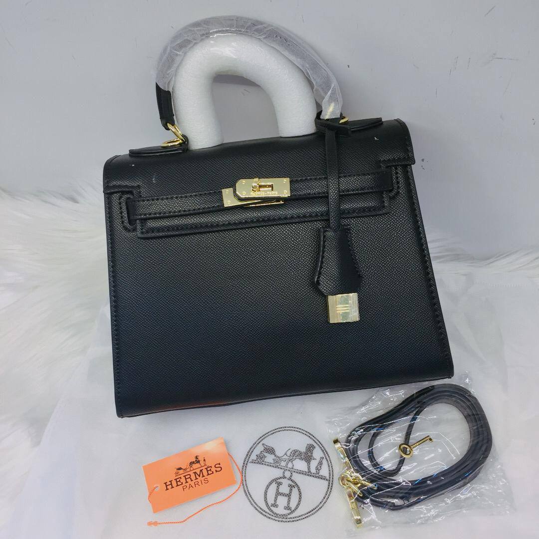 Hermes Kelly
Size : 25 * 20 cm
95 dhs🪙💕
with box 🎁
Zain115
♥️♥️♥️