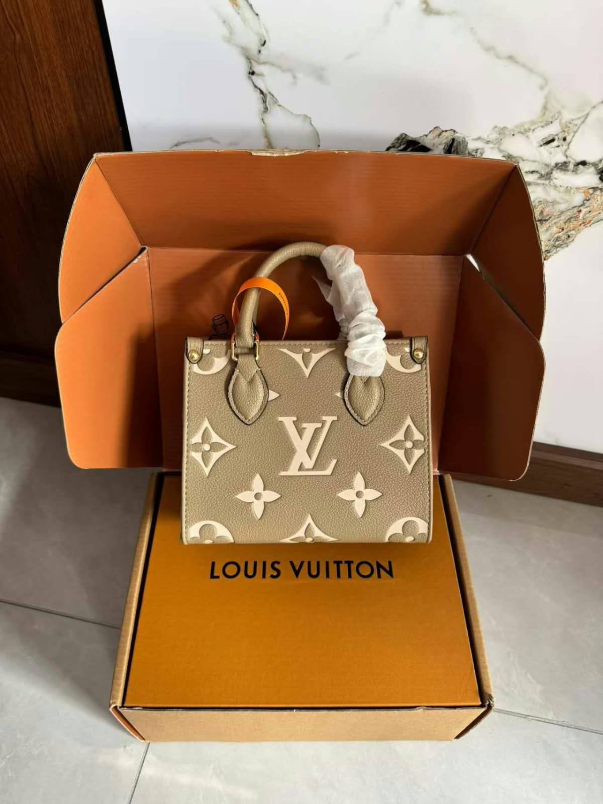 LV
18cm
230 dhs🇦🇪🇦🇪
Zain10
♥️♥️♥️