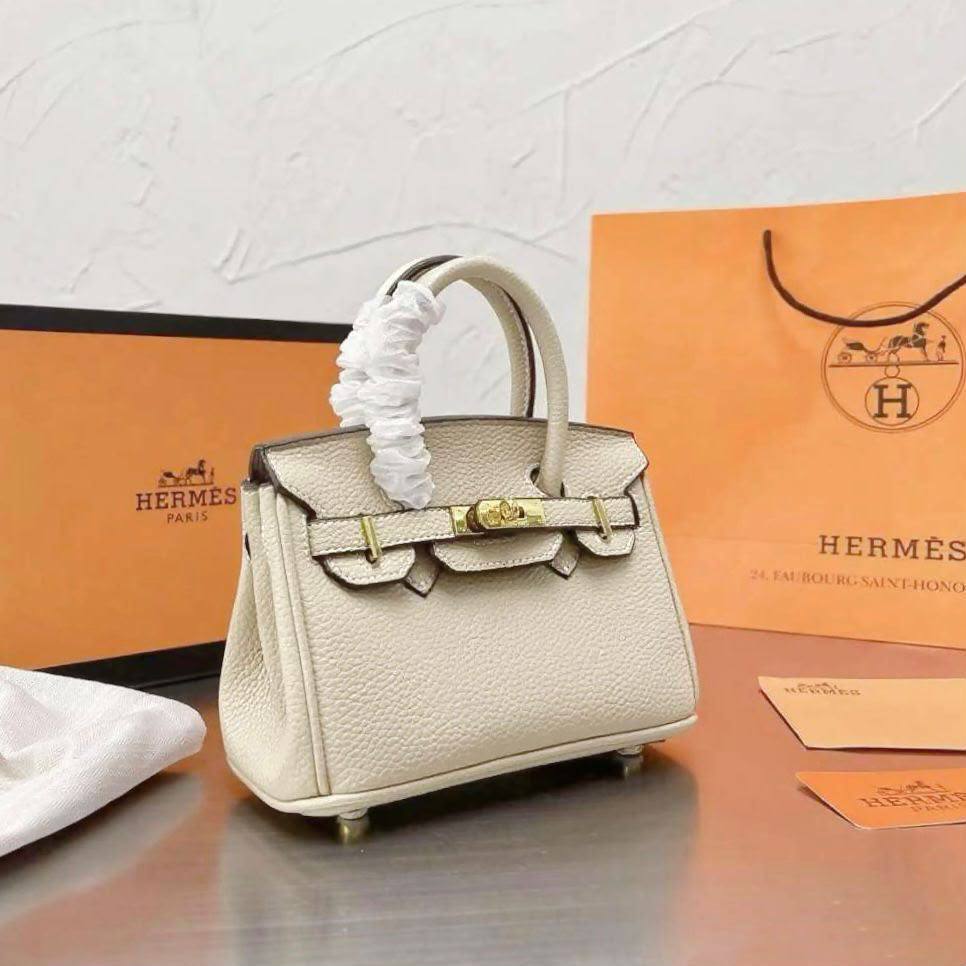 HERMES BIRKIN
SMALL SIZE
GOOD QUALITY
WITH BOX
🎁🎁🎁
95 dhs✅
Zain295
♥️♥️♥️
