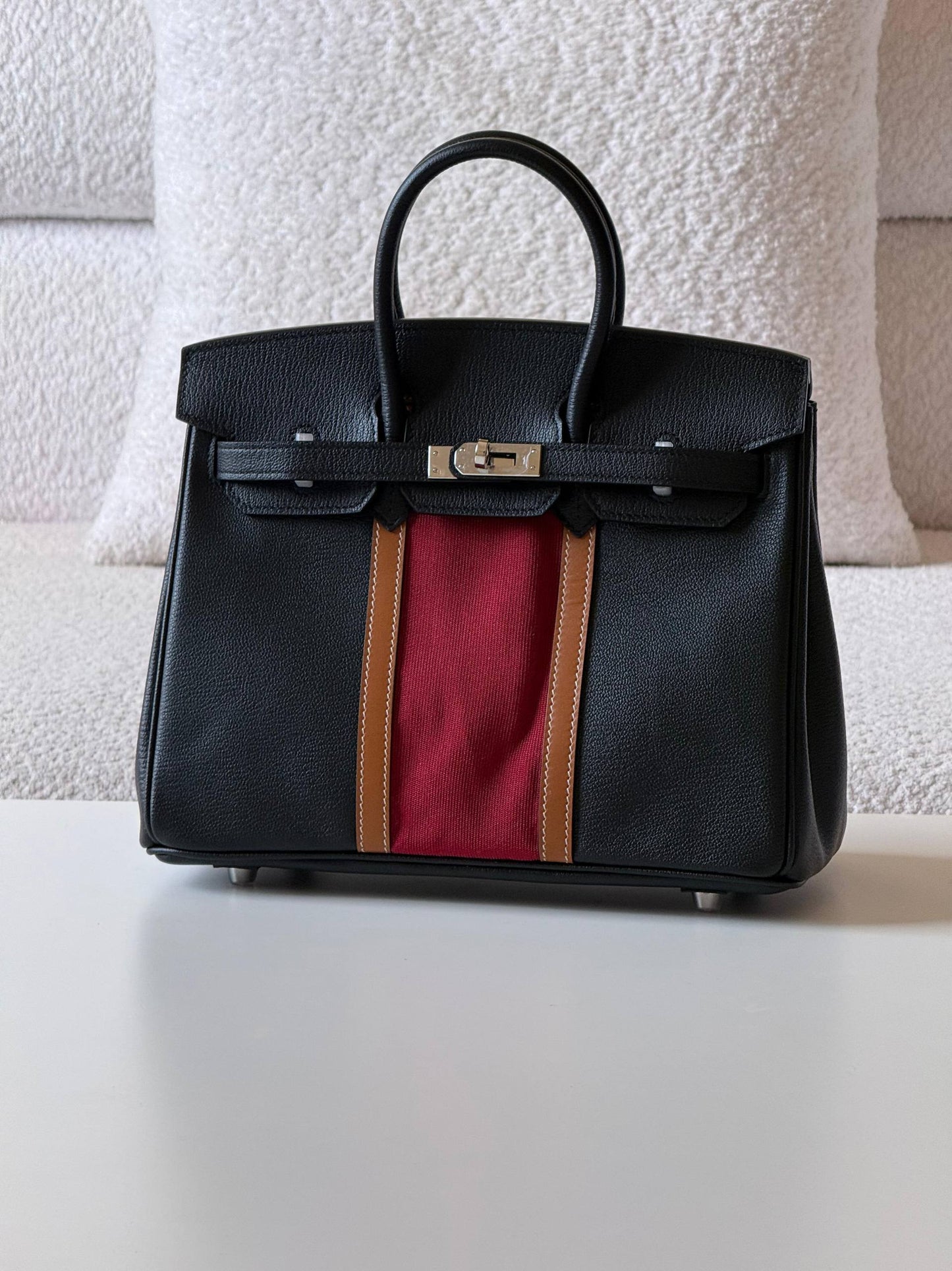 Hermes
Birkin 25cm💥Master quality ✅with box📦
610 dhs❣️
Zain52
♥️♥️♥️