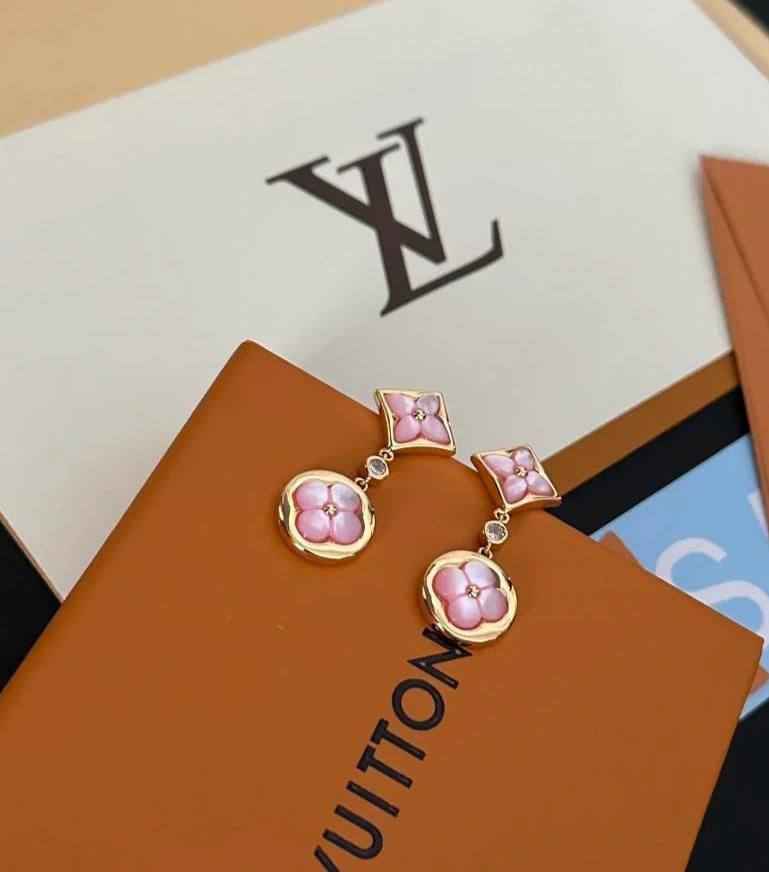 LV Earrings
Master quality
50 dhs🪙💕 normal box 📦
Zain48
♥️♥️♥️