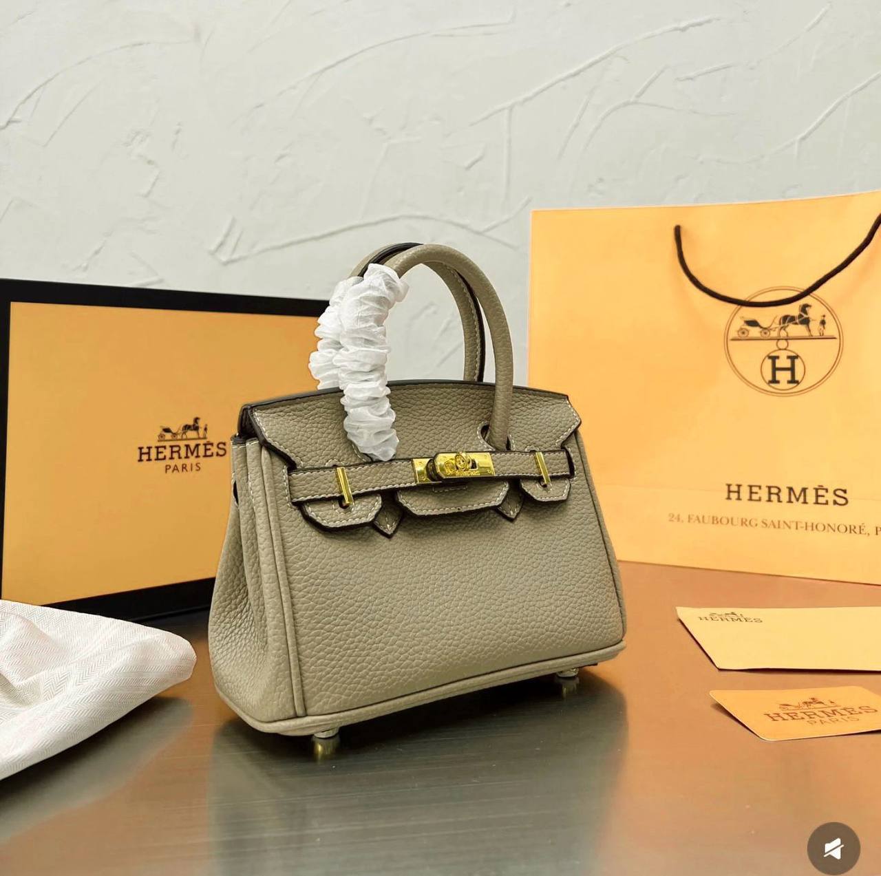 HERMES BIRKIN
SMALL SIZE
GOOD QUALITY
WITH BOX
🎁🎁🎁
100 dhs🪙💕
Zain39
♥️♥️♥️