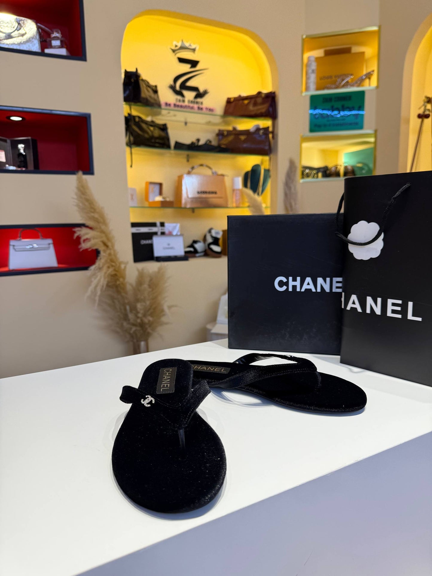 CHANEL master
180 dhs✅
SIZE 36 TO 41*
Zain224
اطلبوه من الوتس المثبت في الأعلى👆🏻👆🏻
تواصلو معنا 👈🏻 Zain
For order WhatsApp pinned 👆🏻
♥️♥️♥️