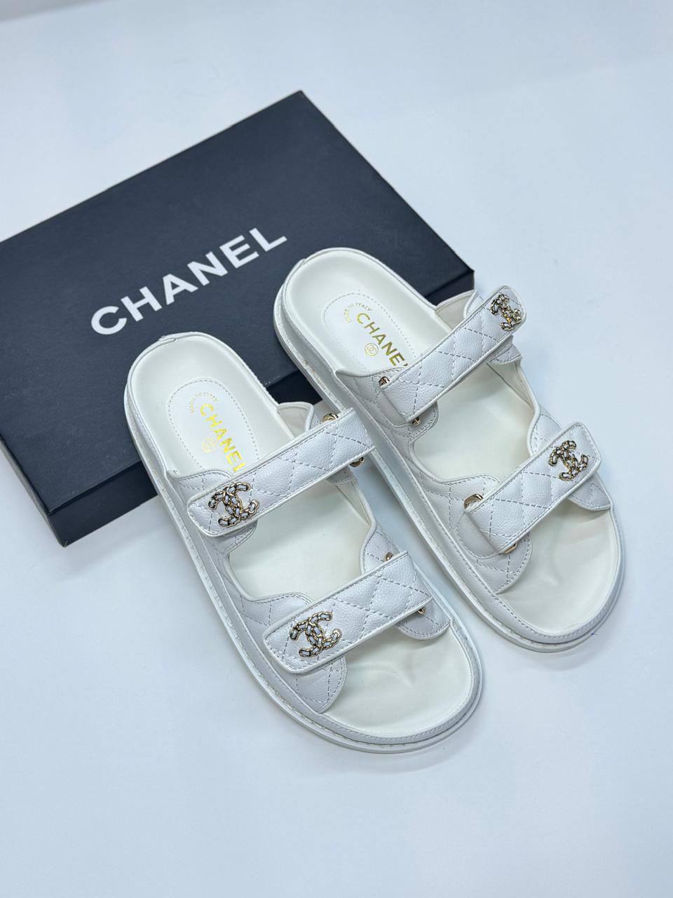 CHANEL
SIZE 36-41
110 dhs✅
Zain21
♥️♥️♥️