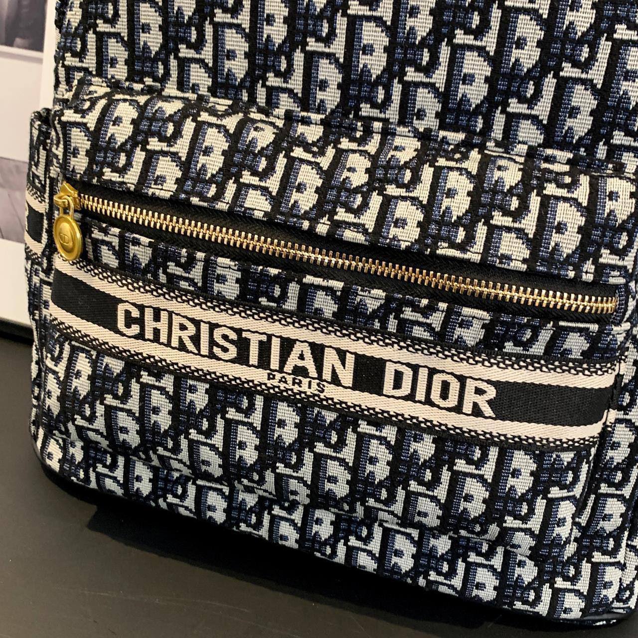 Dior
39*33*17 cm
95 dhs✅
Zain17
♥️♥️♥️