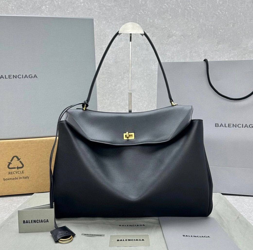 JACQUEMUS
COPY ONE
140 dhs✅
Zain39
♥️♥️♥️