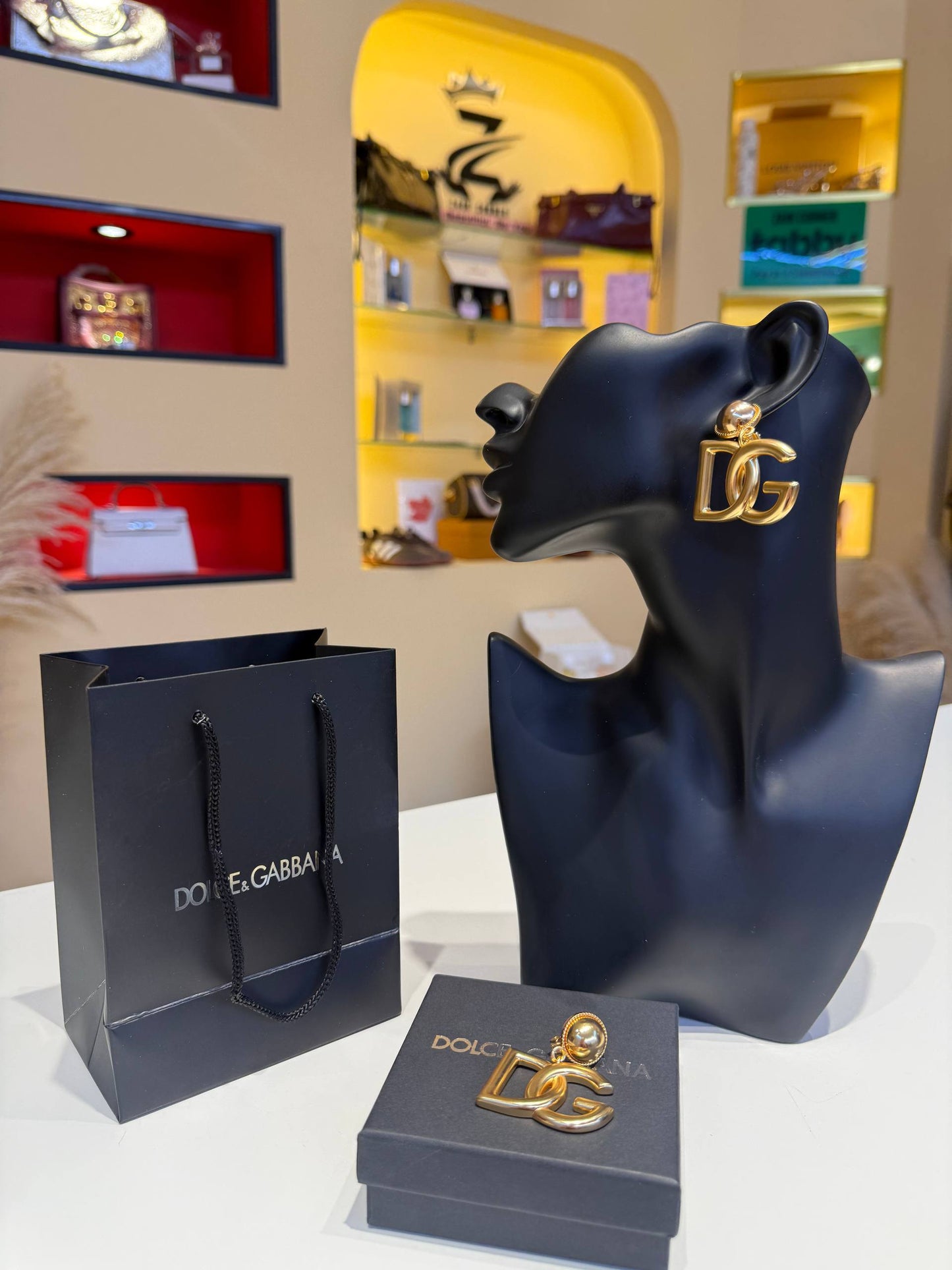 D&G 🔥*
Earring 🌊
Master quality 💯
With normal boxes 📦
55 dhs✅
Zain216
اطلبوها من الوتس المثبت في الأعلى👆🏻👆🏻
تواصلو معنا 👈🏻 Zain
For order WhatsApp pinned 👆🏻
♥️♥️♥️