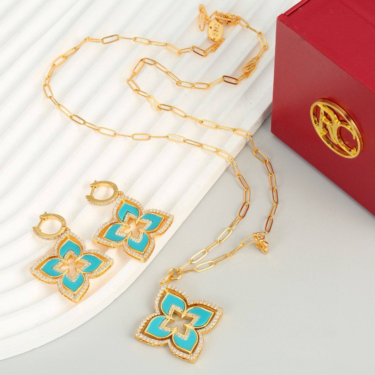 RC SET
MASTER ✨💫
NECKLACE EARRINGS
170 DHS✅
WITH BOX AND PAPER BAG🛍️🎁
Zain89
♥️♥️♥️