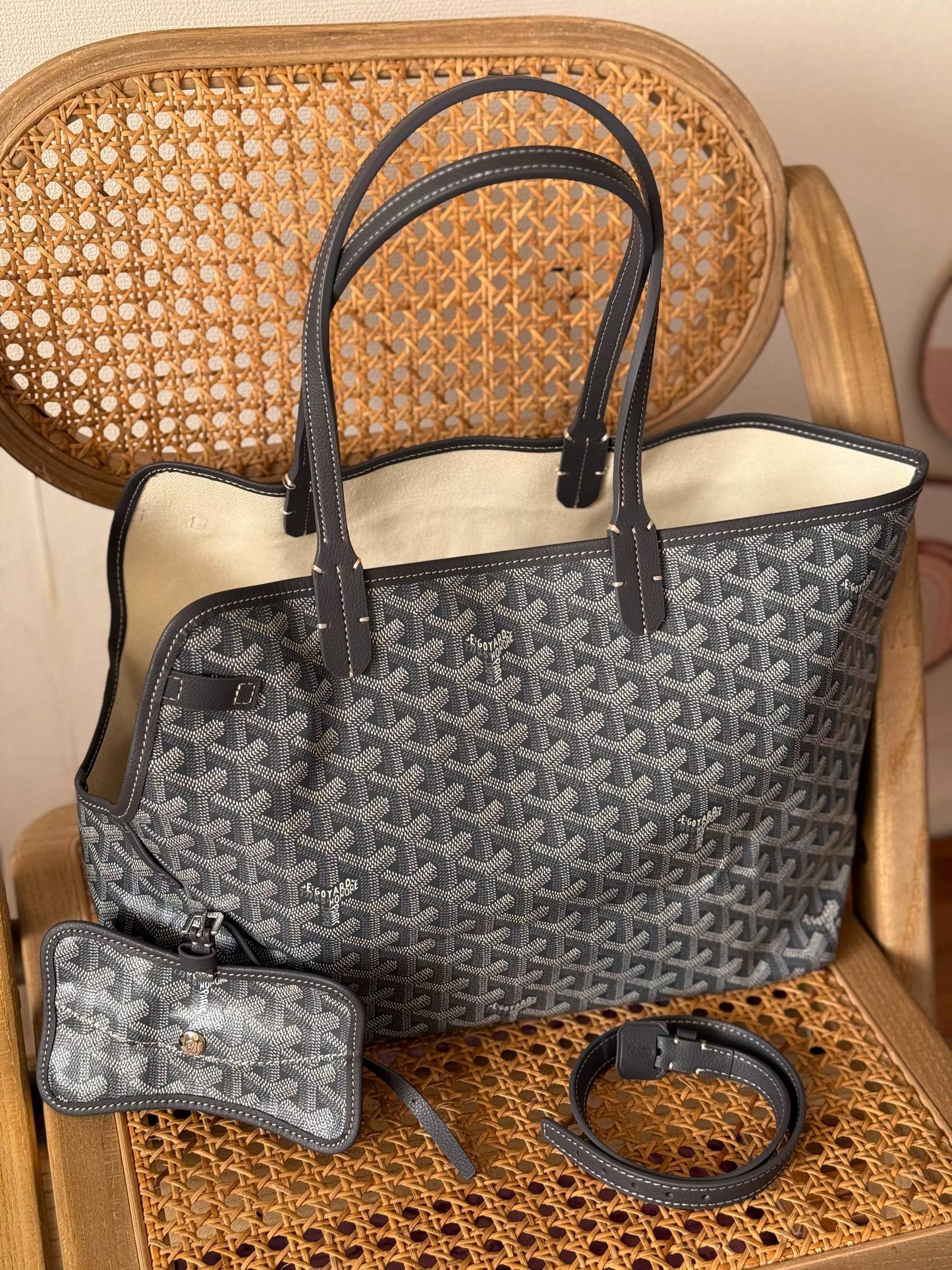 New Collection✨✨
GOYARD DOG BAG
36cm
410 dhs🇦🇪🇦🇪
SUPER MASTER QUALITY
Zain167
♥️♥️♥️