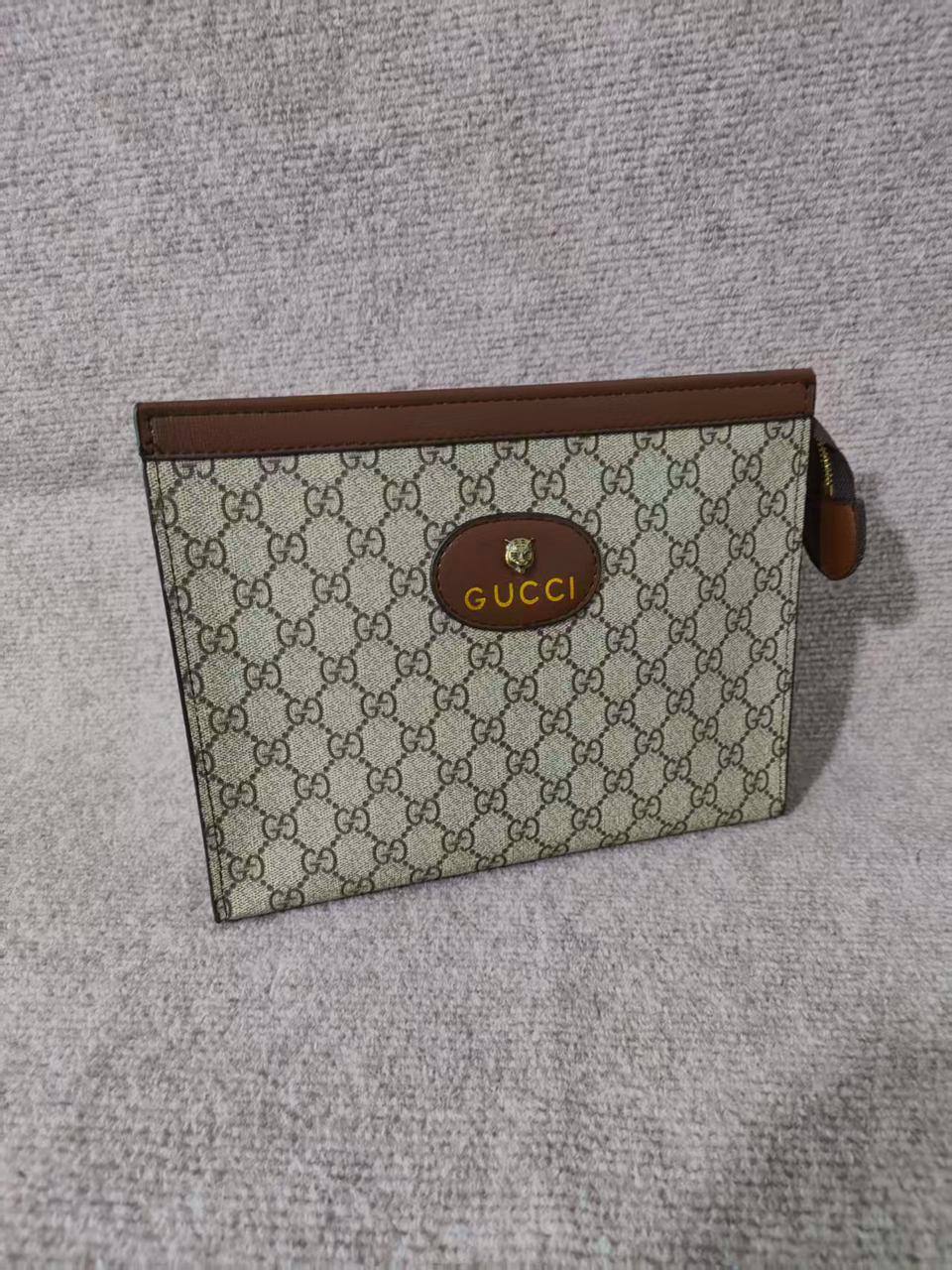 Lv
Gucci
clutch bag
With box
80 dhs🇦🇪🇦🇪
Zain50
♥️♥️♥️