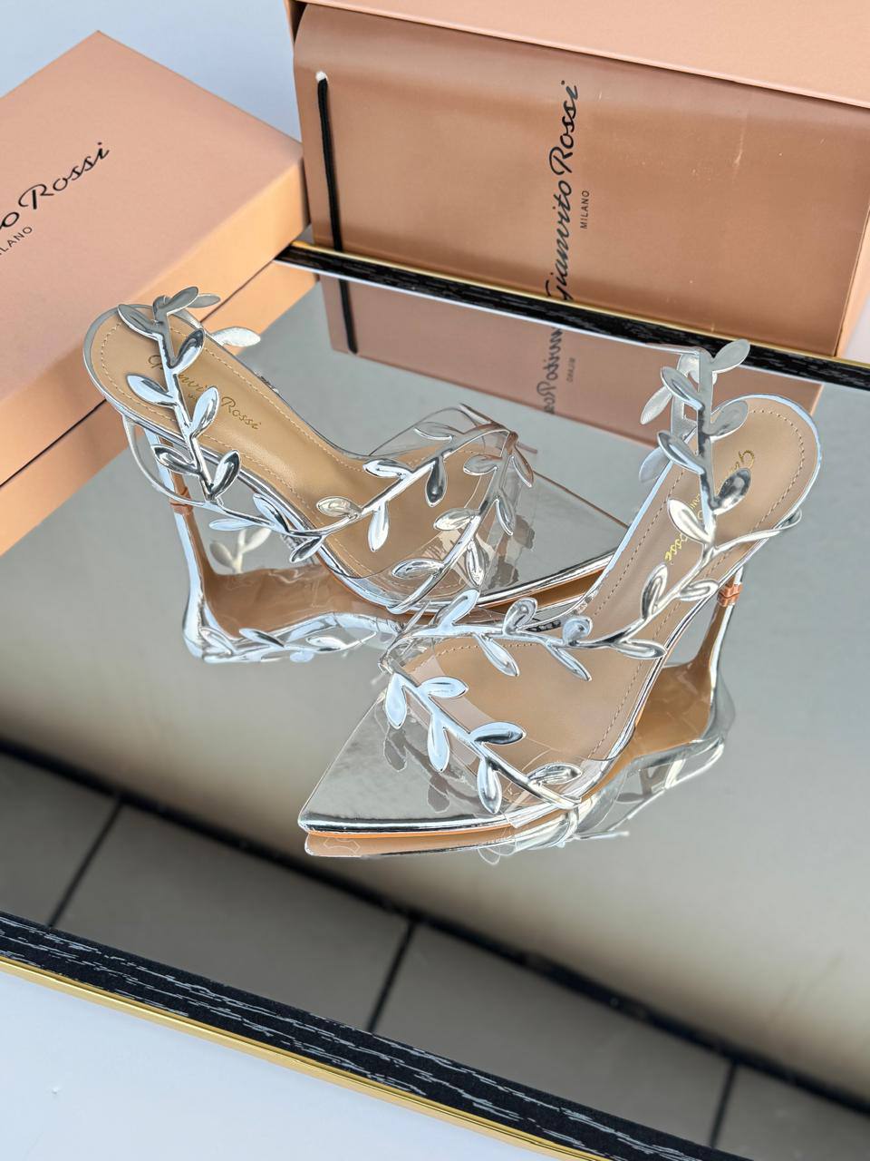 Giamrito Rossi
Size 36-41
110 dhs🪙🖤
Zain21
♥️♥️♥️