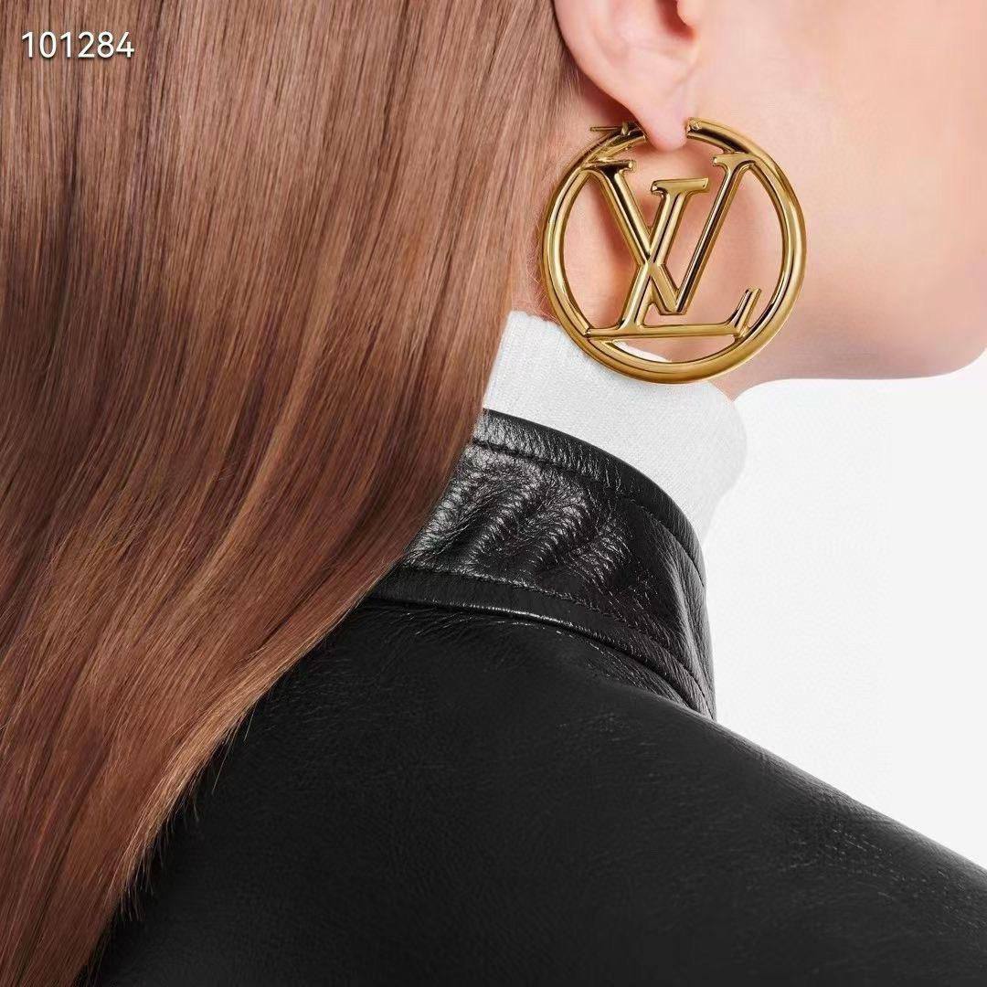 LV
Earring 🦋
Master quality 💯
With normal boxes 🗃️ 👇
*Large AED:55
*Medium AED:50
*Small AED:45
With master box 📦 👇
*Large AED:65
*Medium AED:60
*Small AED:55
Zain216
♥️♥️♥️