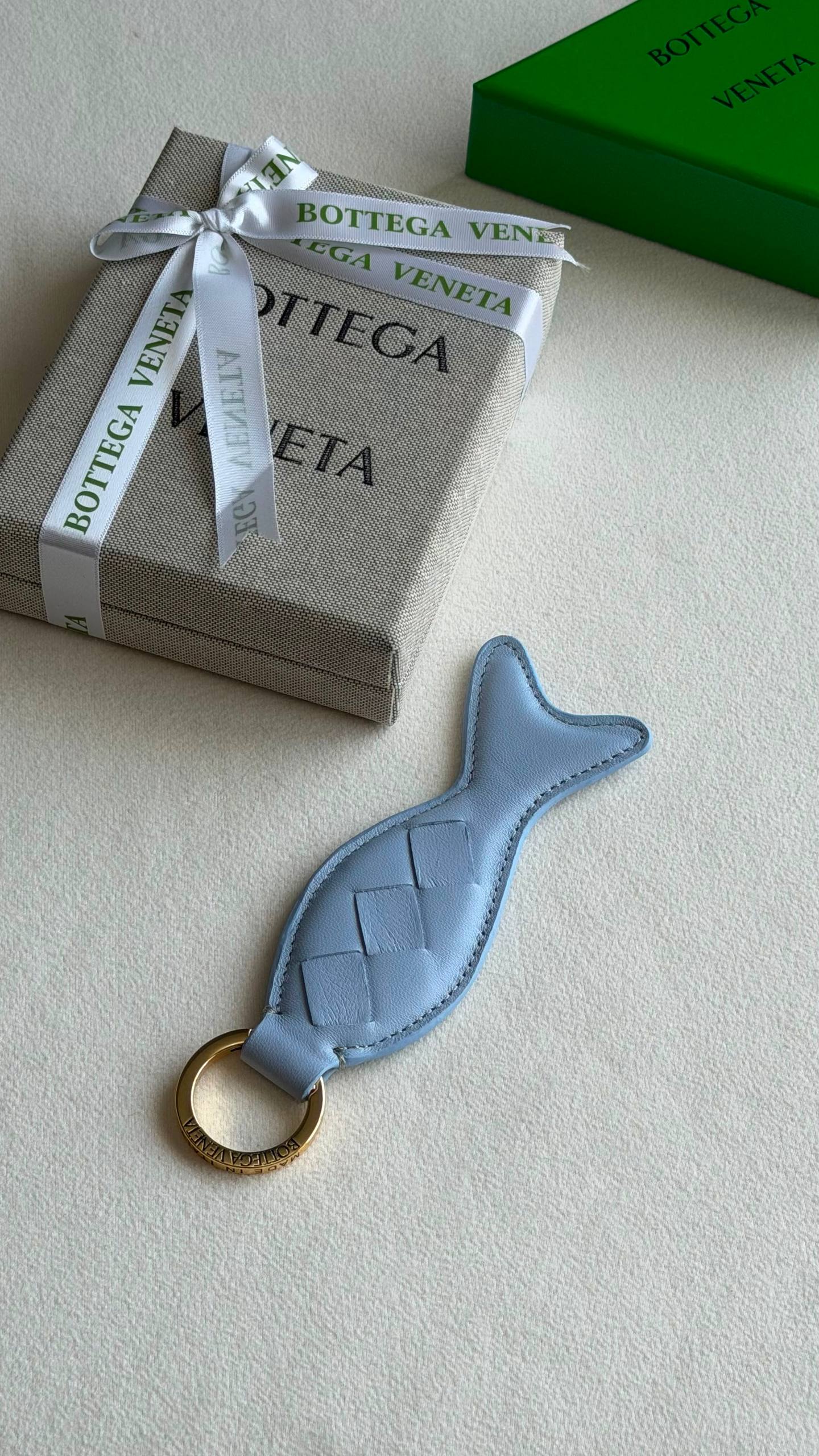 BOTTEGA VENETA KEY CHAIN
*Super master quality*
*with complete packing*🎁
320 dhs✅
Zain280
♥️♥️♥️