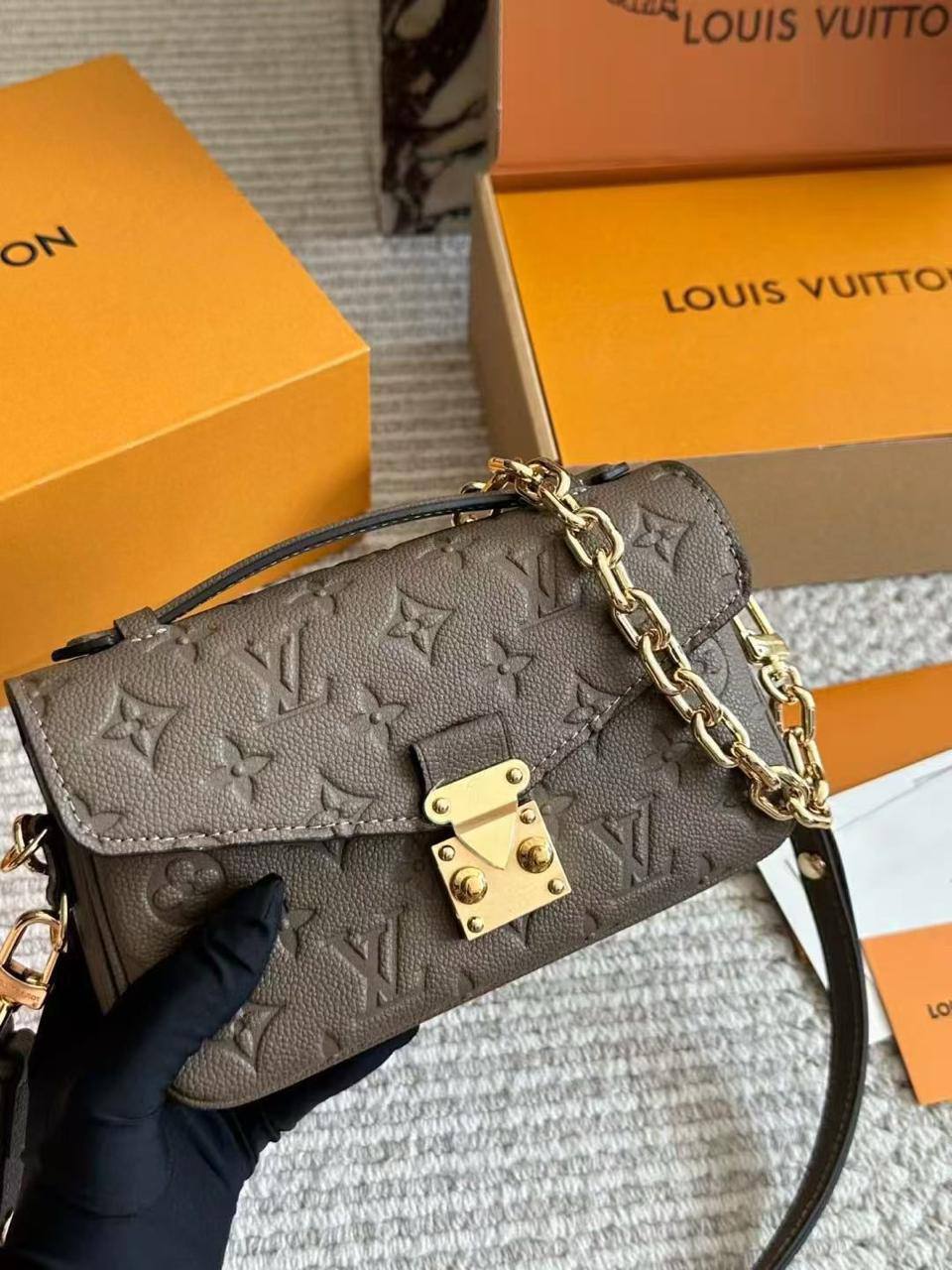 LV
Master
340 dhs✅
with Box
Zain228
♥️♥️♥️