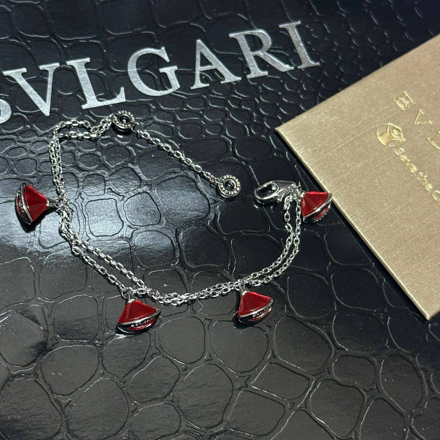 BVLGARI ❤️🔥*
Bracelet ❣️
Master quality 💯
With normal boxes 📦
55 dhs🌺
With master box 🗃️
90 dhs🌺
Zain216
♥️♥️