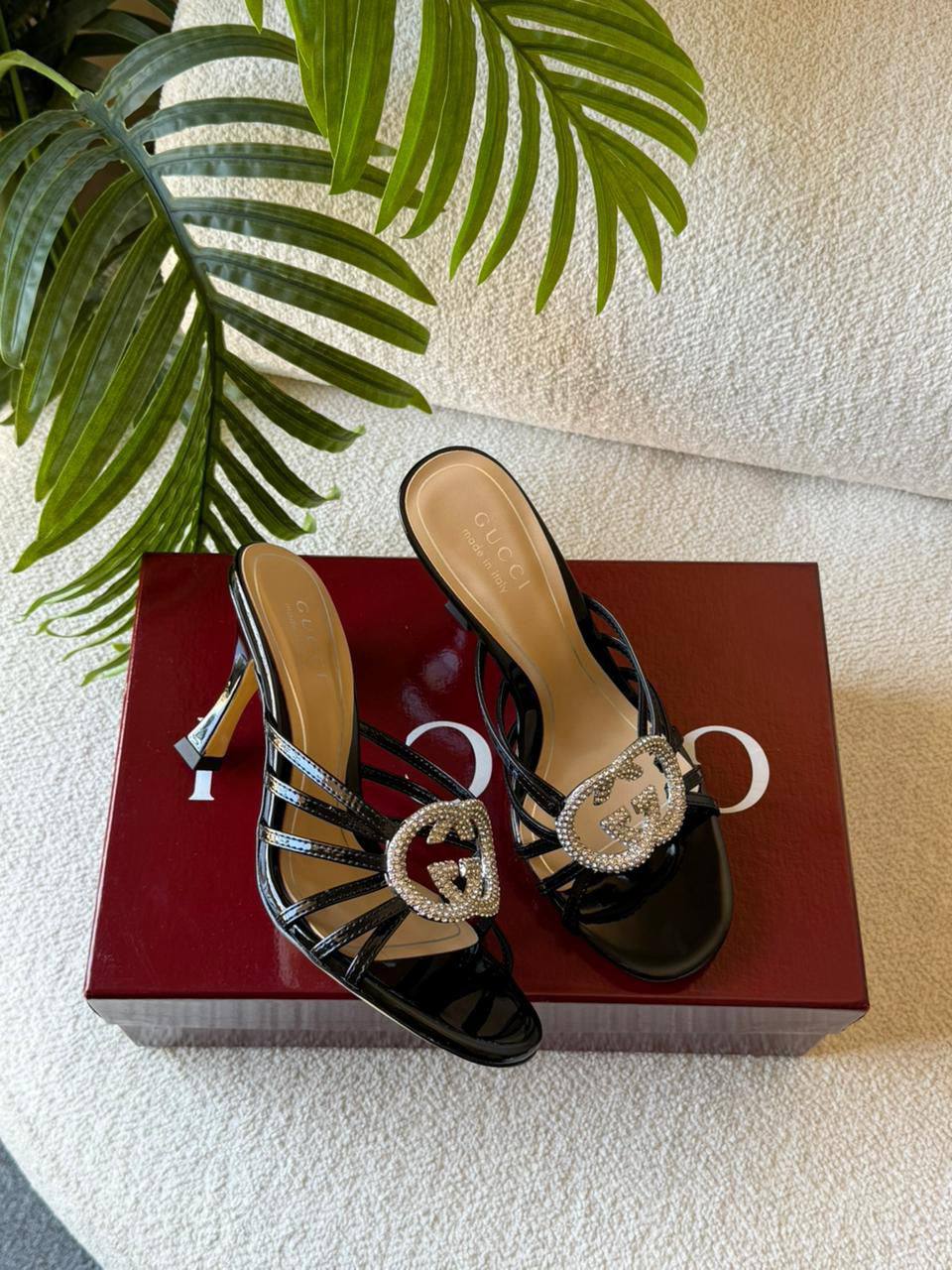 Tory Burch
95 dhs✅
Zain13
♥️♥️♥️